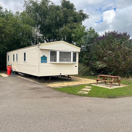 Poolside Hideaway, Tattershall Lakes Hotel Екстериор снимка